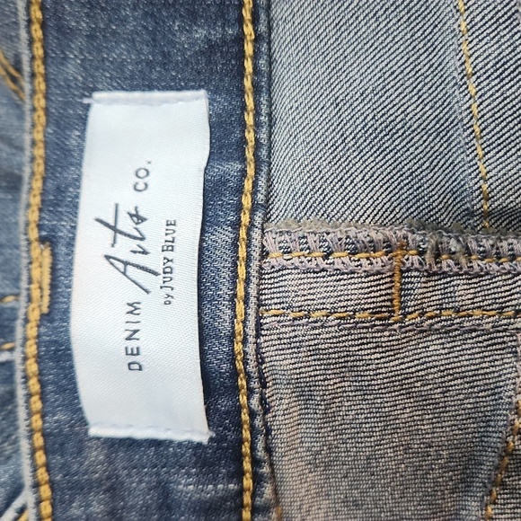 Judy Blue Denim Arts Co distressed jeans # DA8601MD - Picture 4 of 7